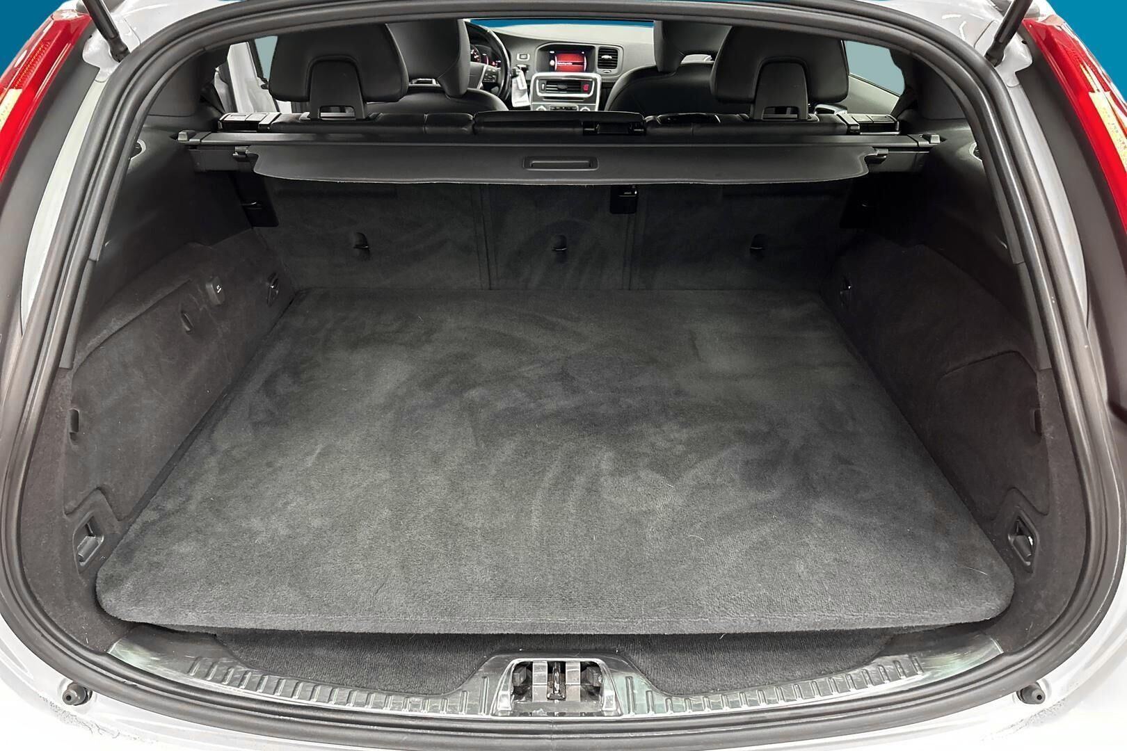 Volvo V60 iso kuva 11