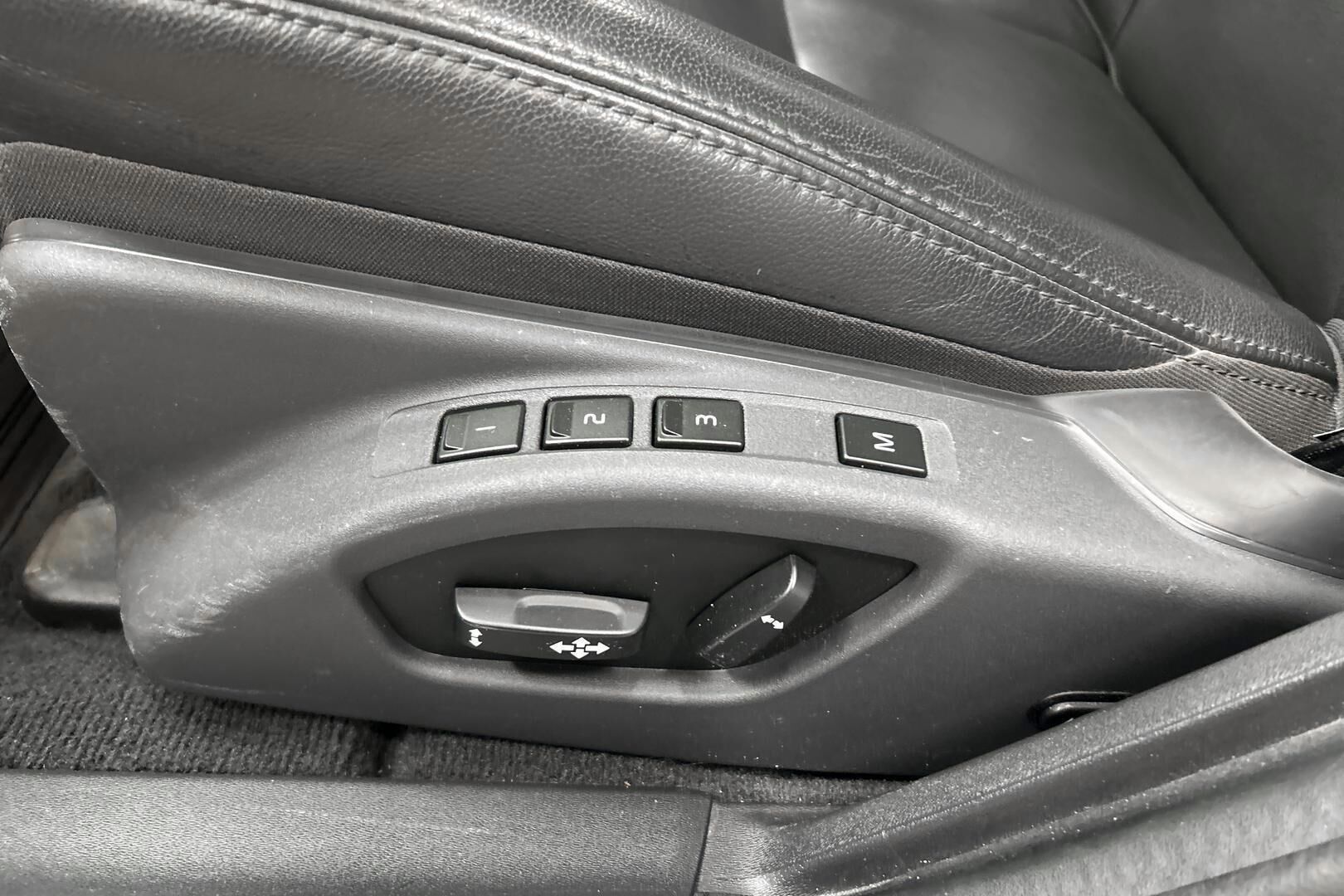 Volvo V60 iso kuva 13