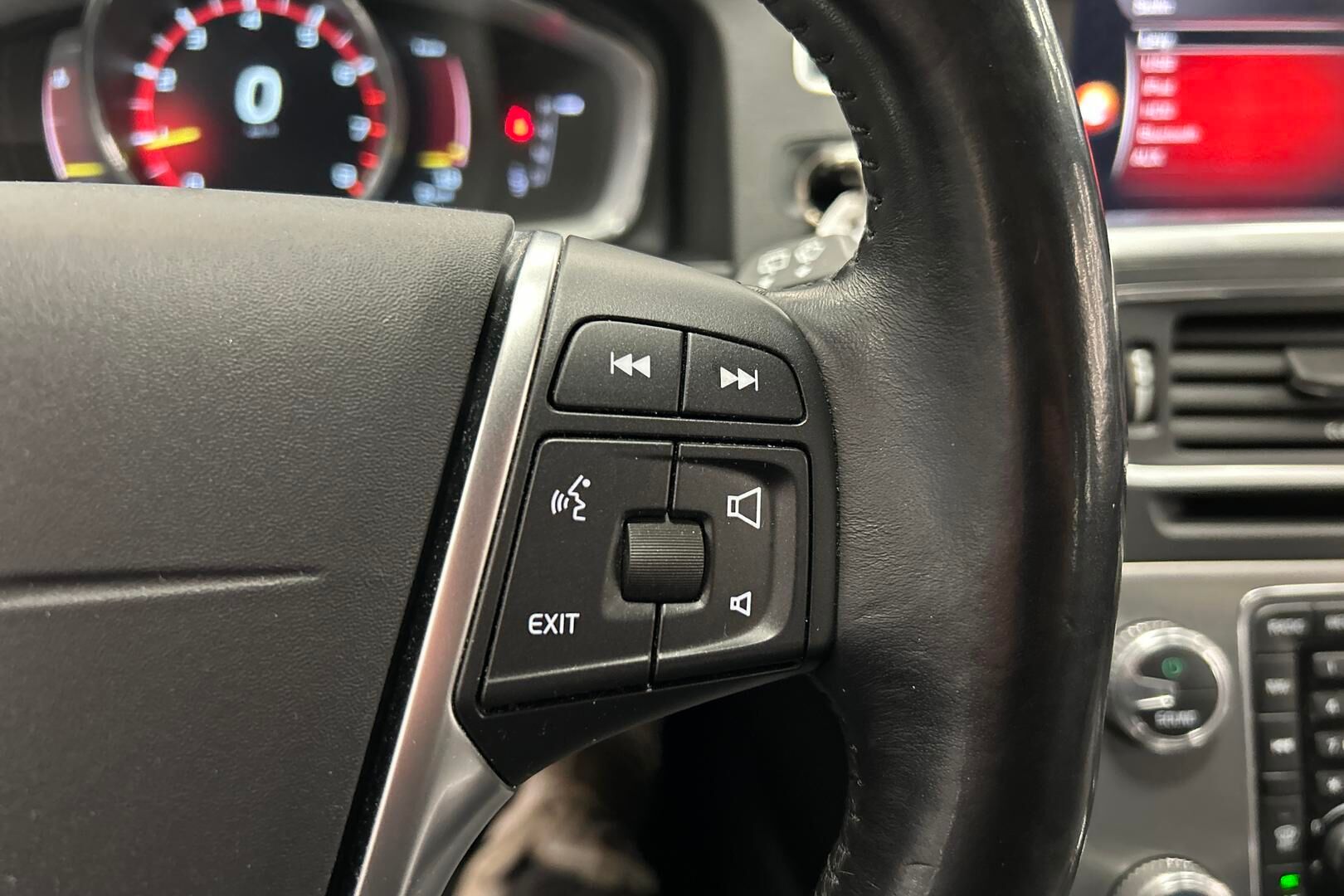 Volvo V60 iso kuva 15