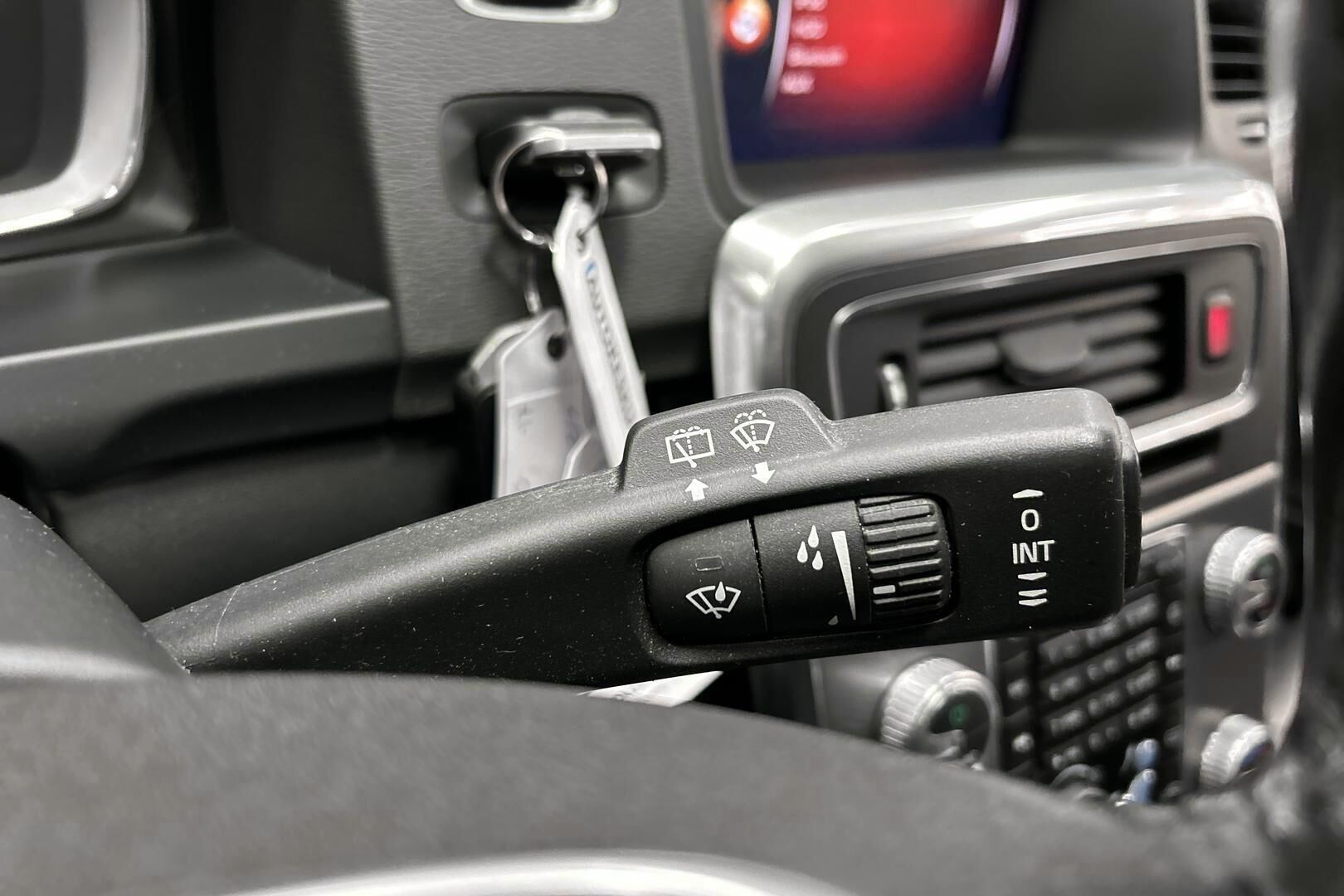 Volvo V60 iso kuva 17