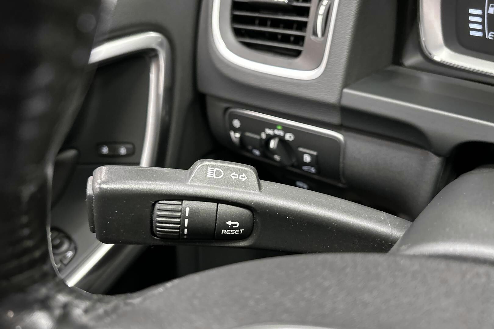 Volvo V60 iso kuva 18