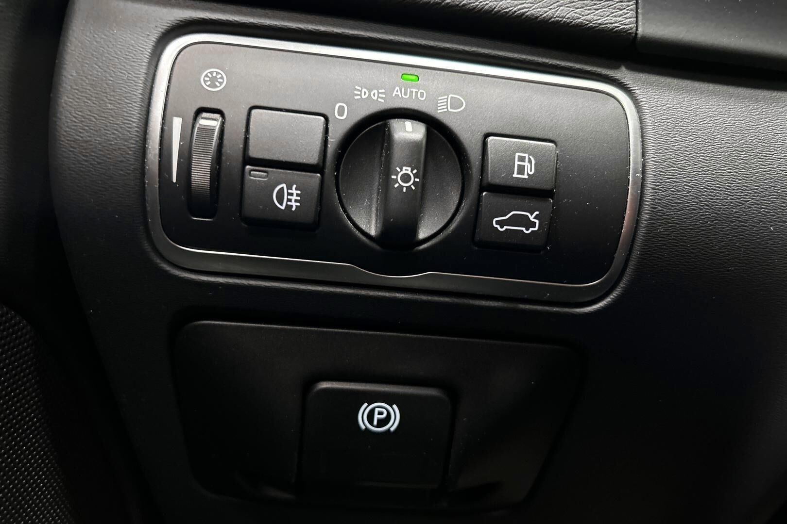 Volvo V60 iso kuva 19