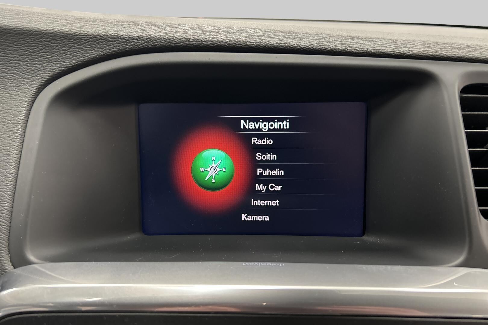 Volvo V60 iso kuva 22