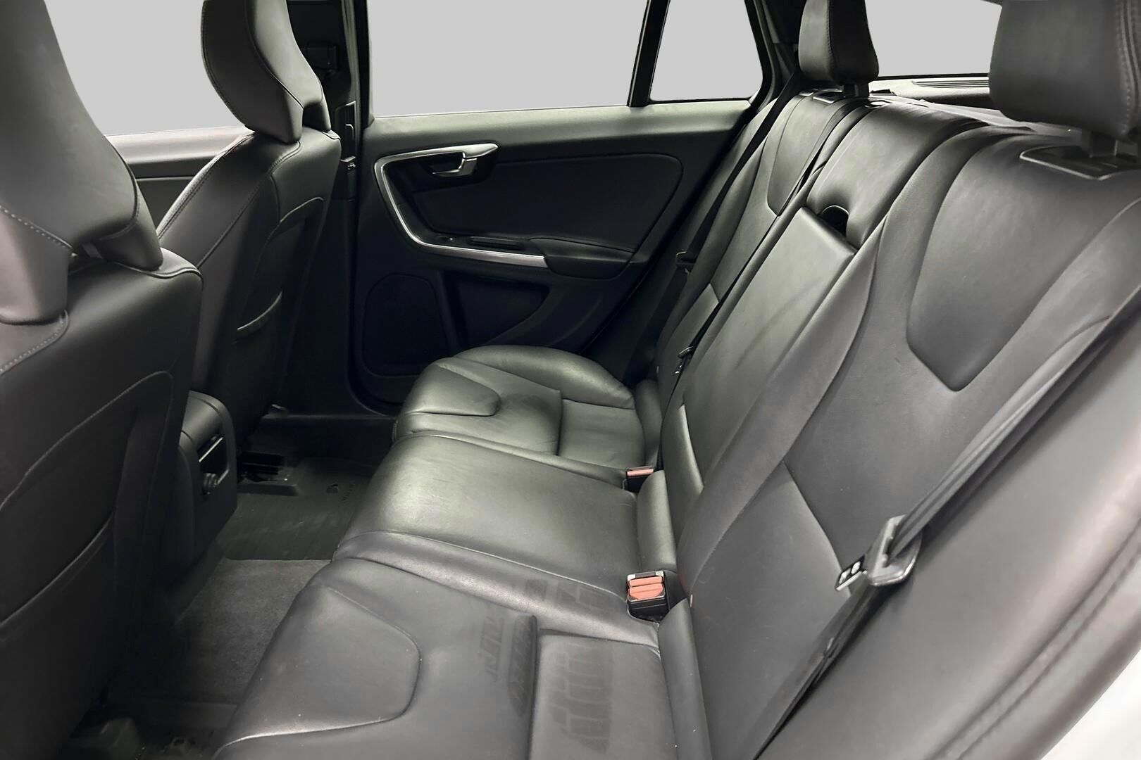 Volvo V60 iso kuva 9