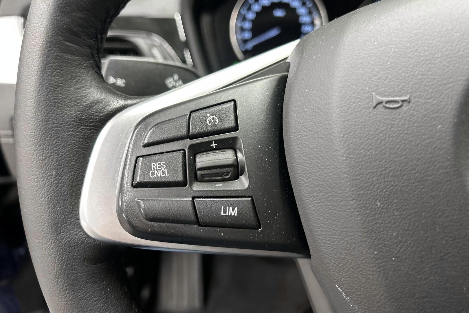 BMW X1 iso kuva 15