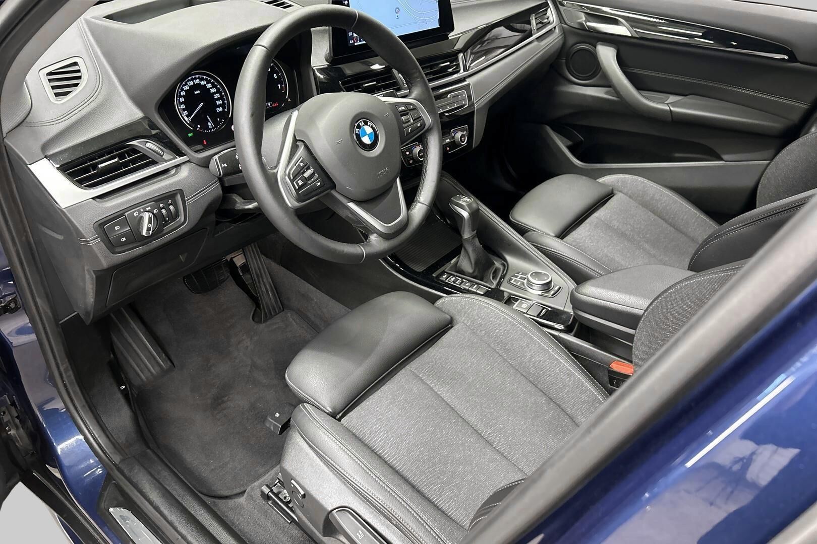 BMW X1 iso kuva 8