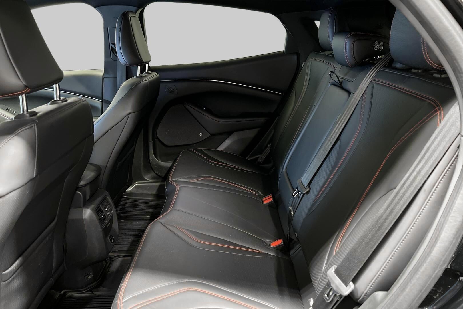 Ford Mustang Mach-E iso kuva 10