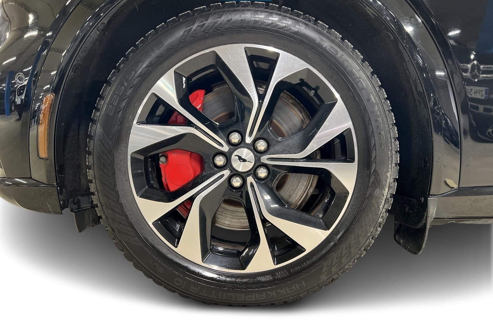 Ford Mustang Mach-E iso kuva 13