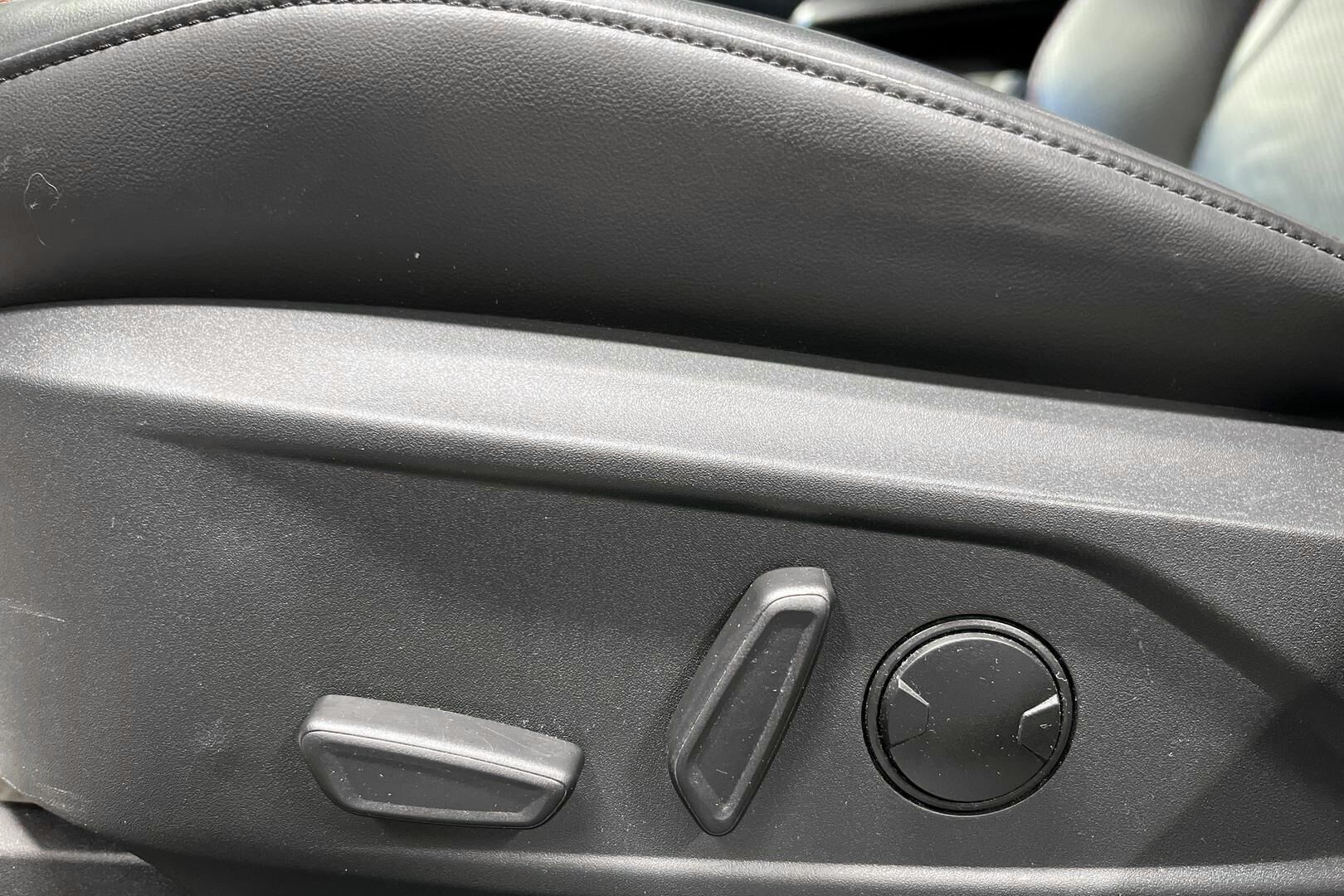 Ford Mustang Mach-E iso kuva 14