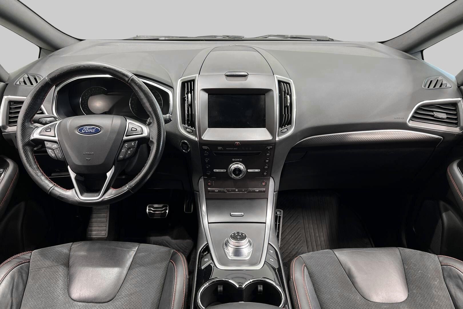 Ford S-Max iso kuva 11