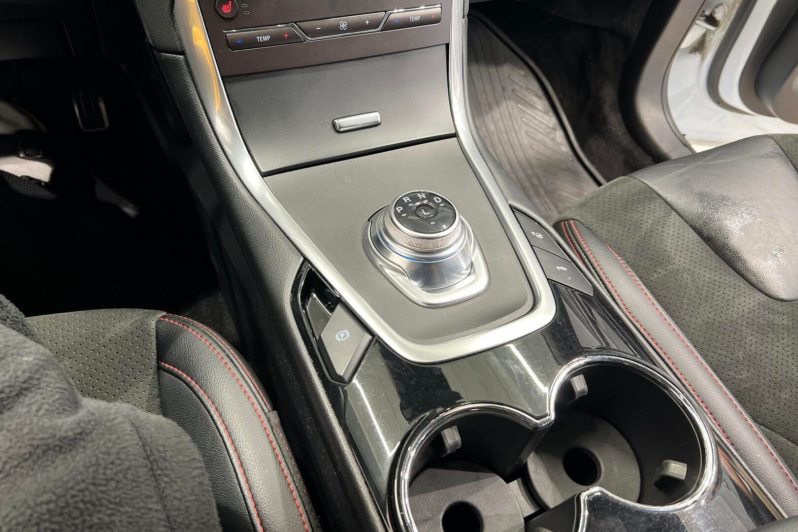 Ford S-Max iso kuva 23