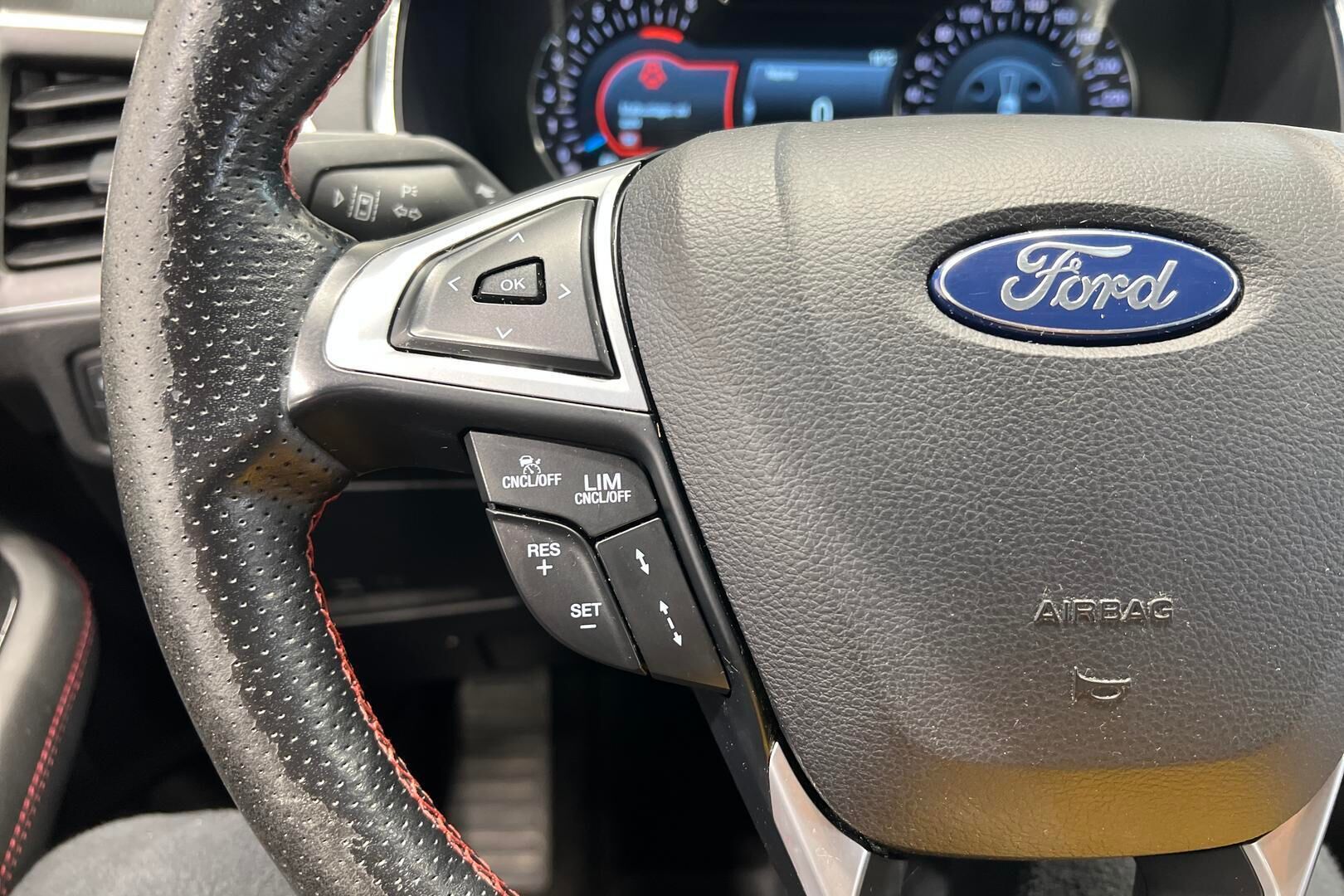 Ford S-Max iso kuva 27