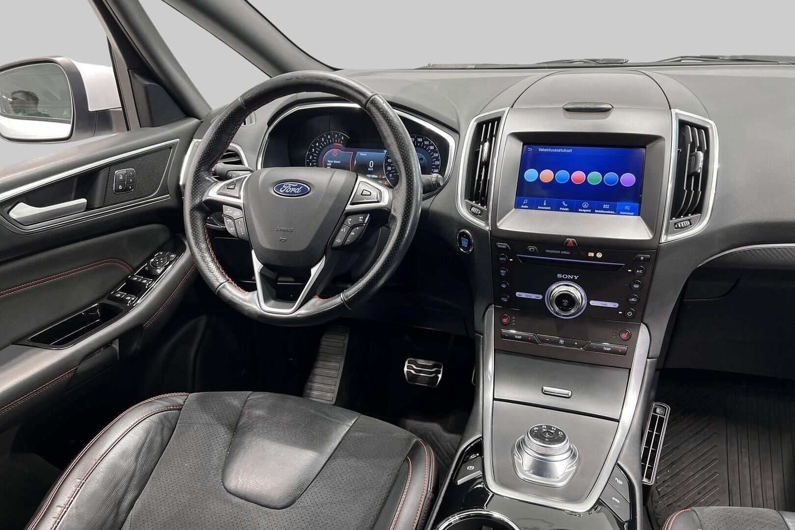 Ford S-Max iso kuva 32