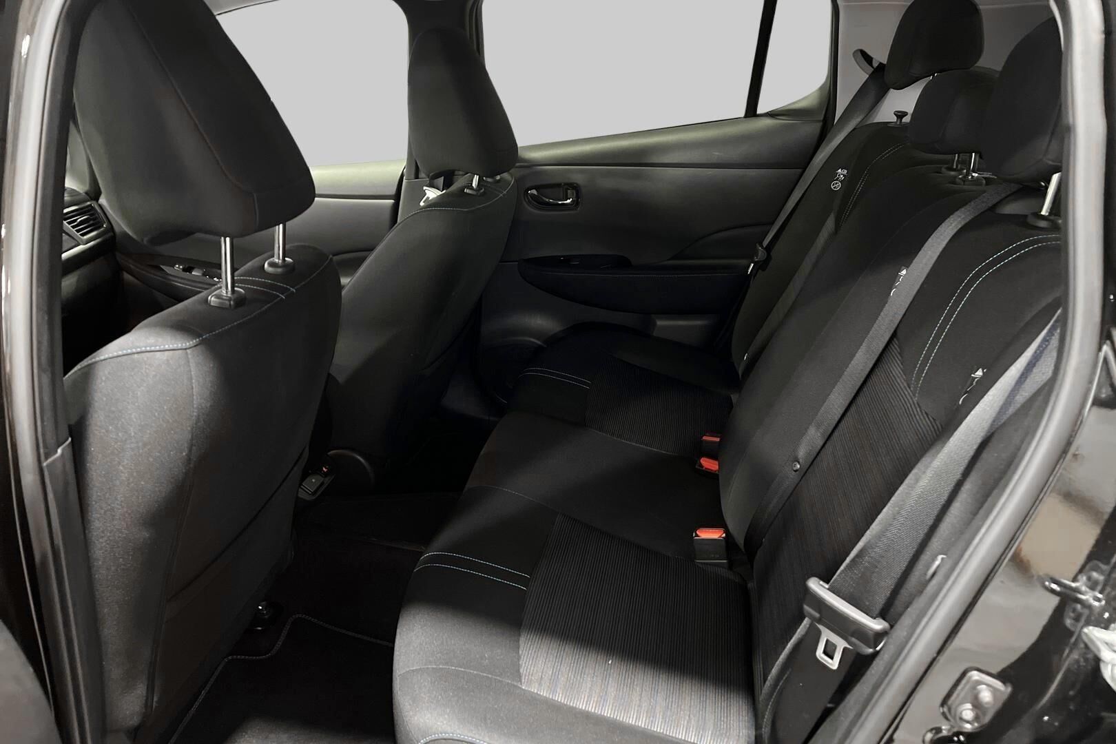 Nissan Leaf iso kuva 10