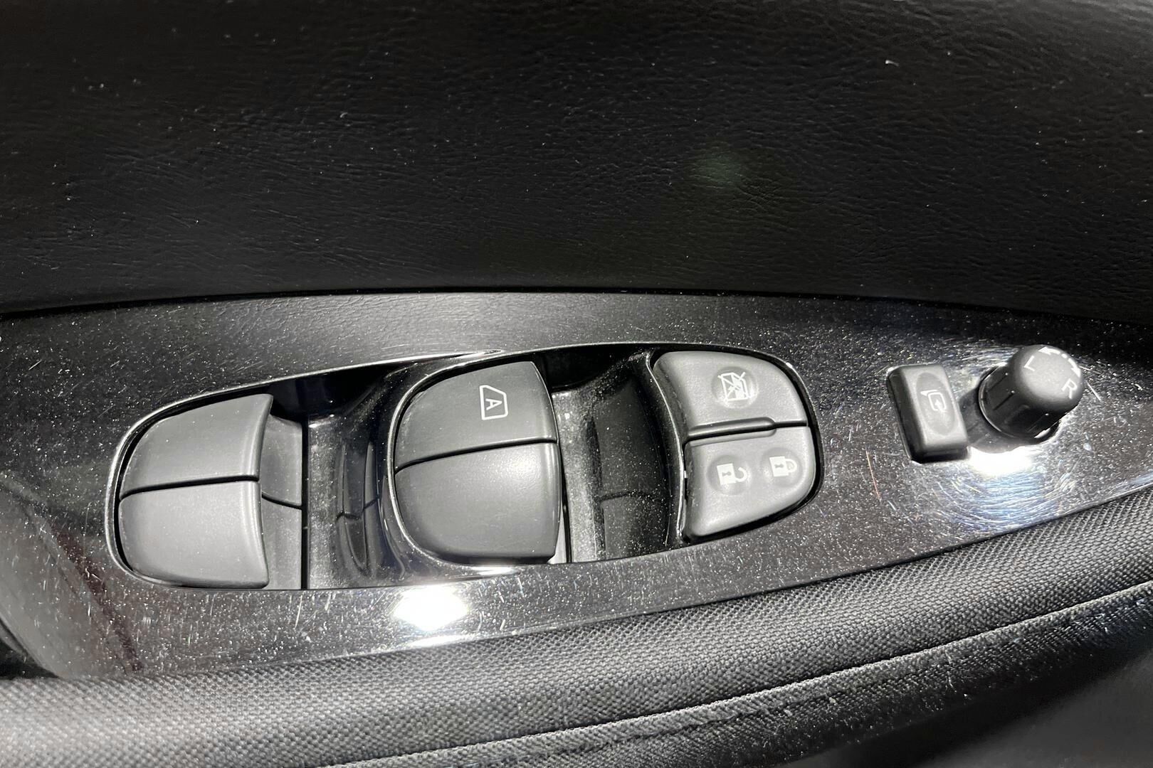 Nissan Leaf iso kuva 14