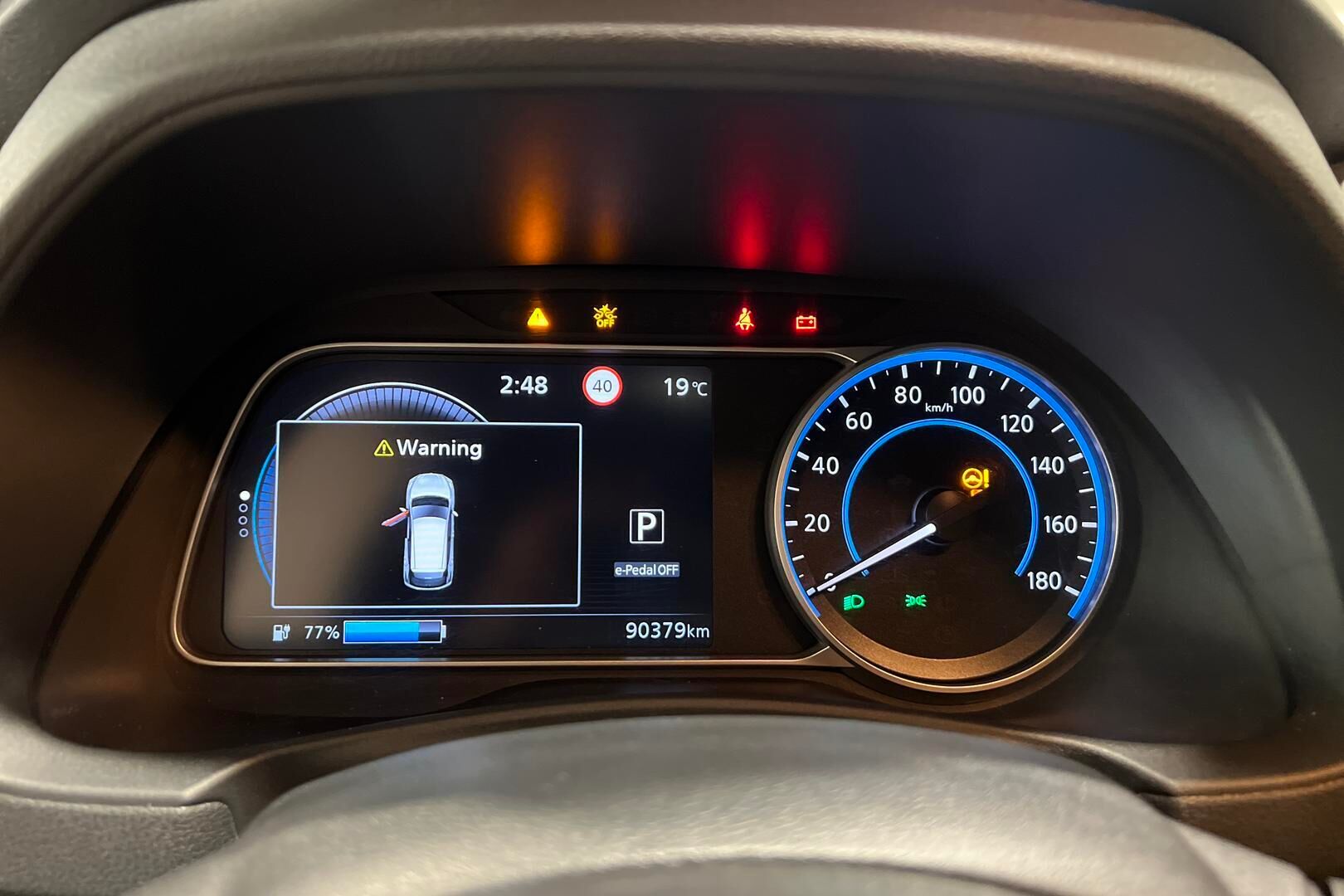 Nissan Leaf iso kuva 18