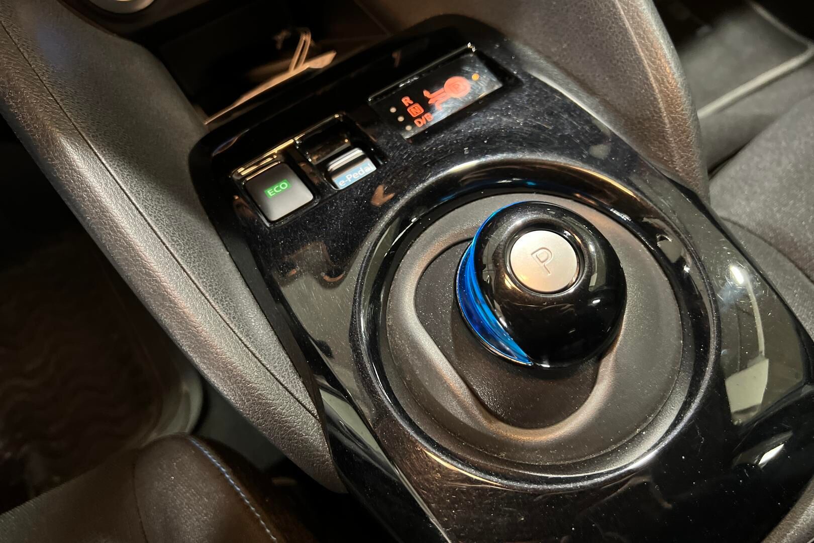 Nissan Leaf iso kuva 21