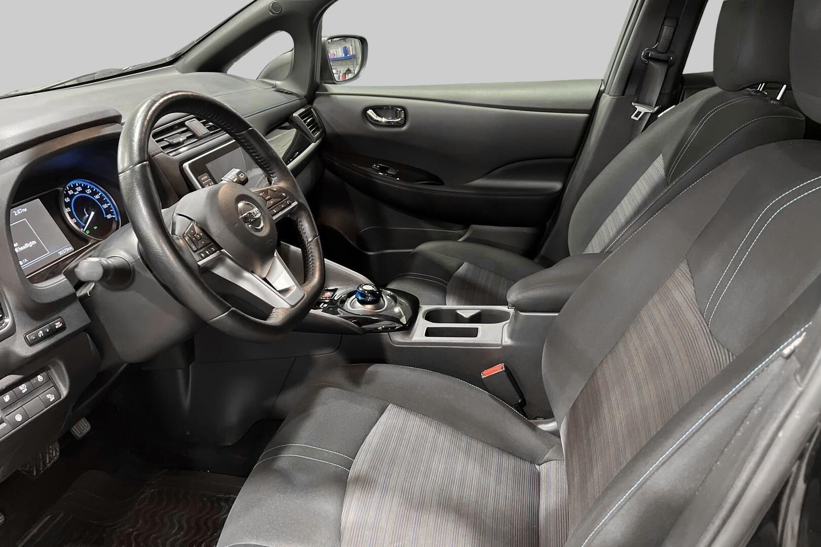 Nissan Leaf iso kuva 9