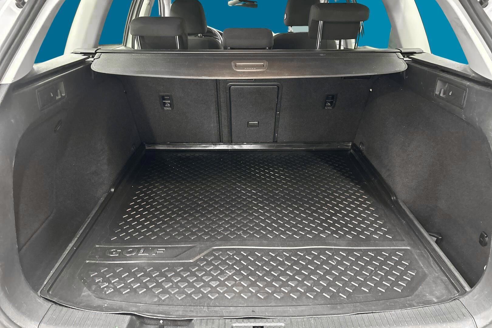 Volkswagen Golf iso kuva 12