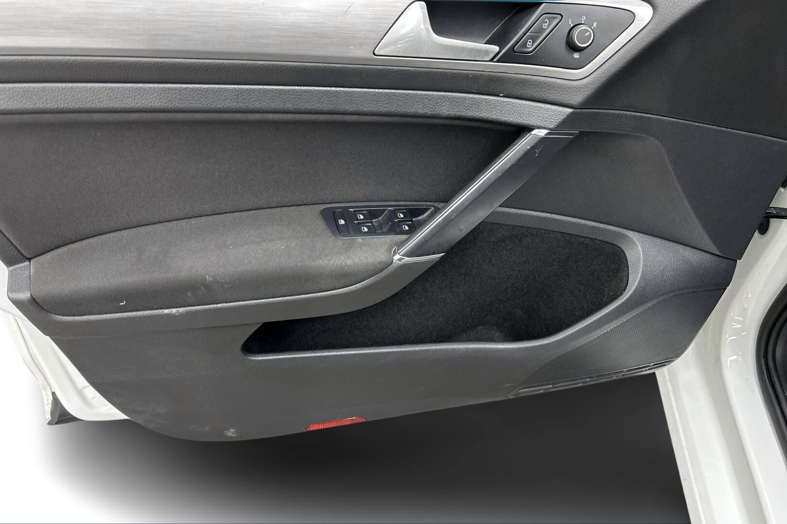 Volkswagen Golf iso kuva 14