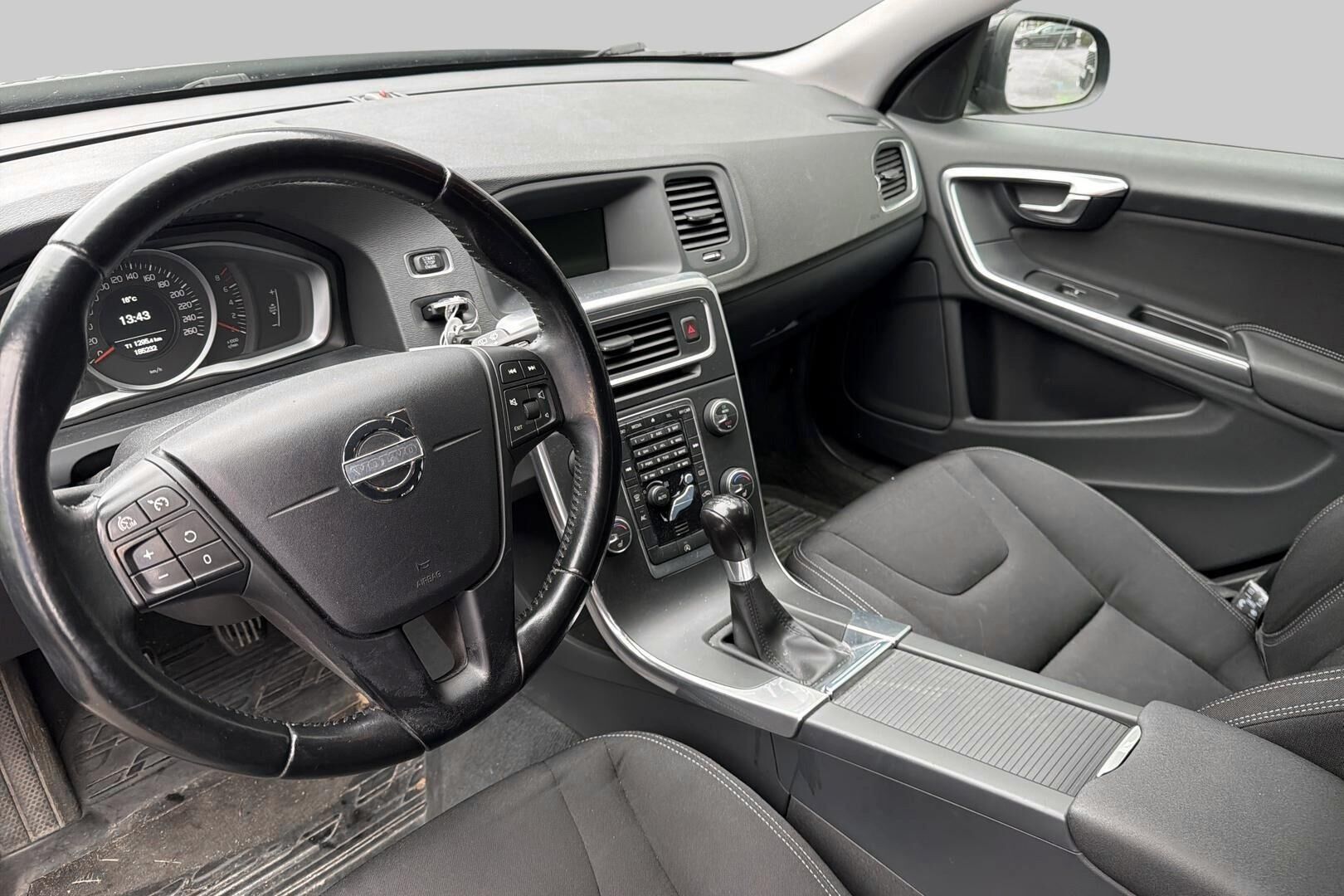 Volvo V60 iso kuva 2