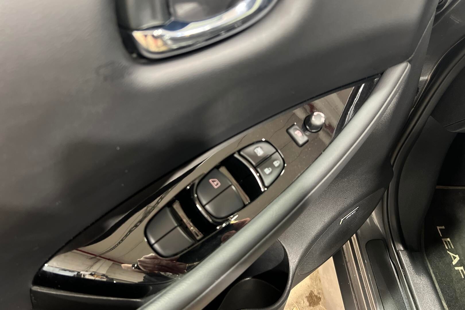 Nissan Leaf iso kuva 14