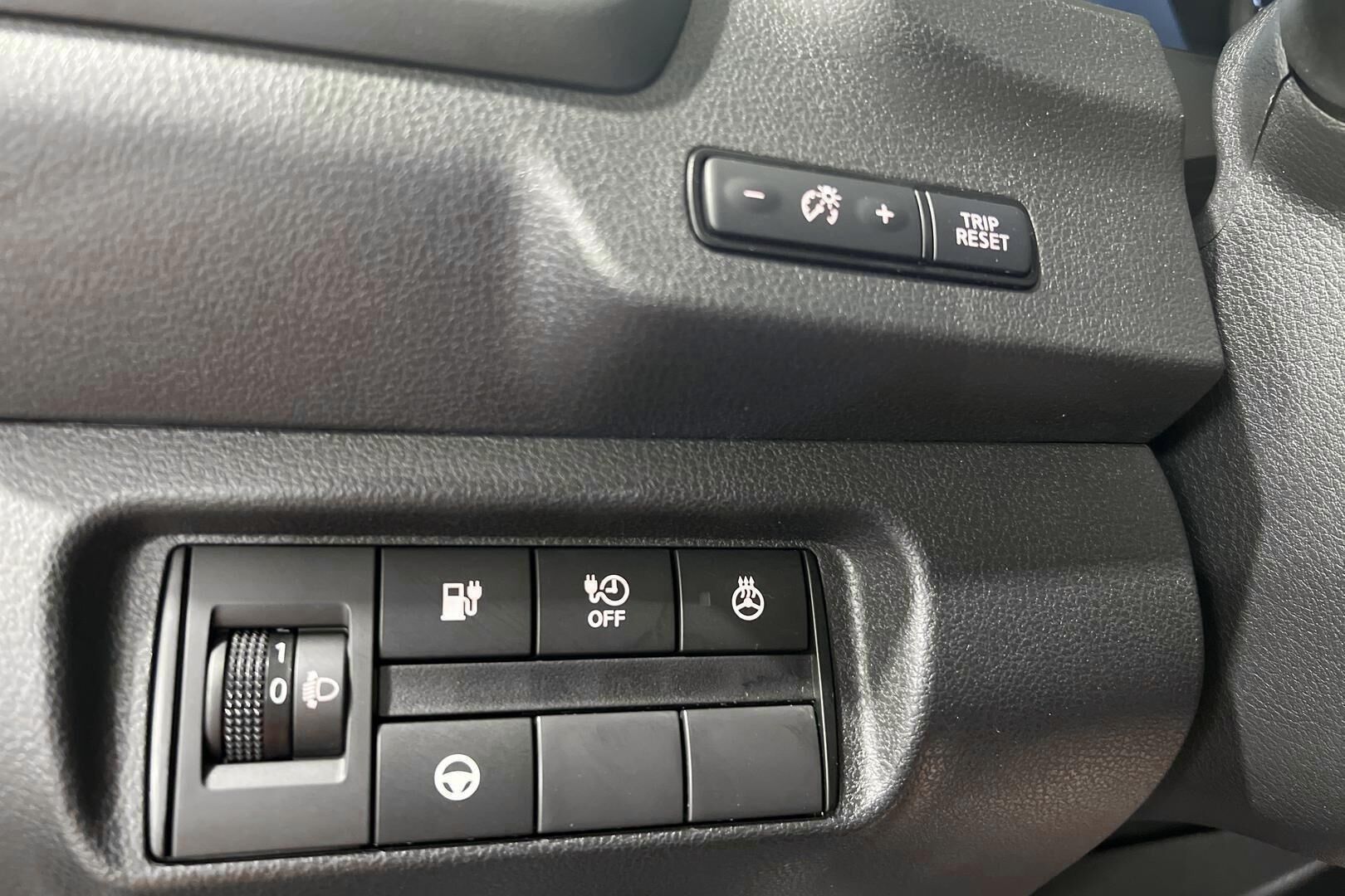 Nissan Leaf iso kuva 15