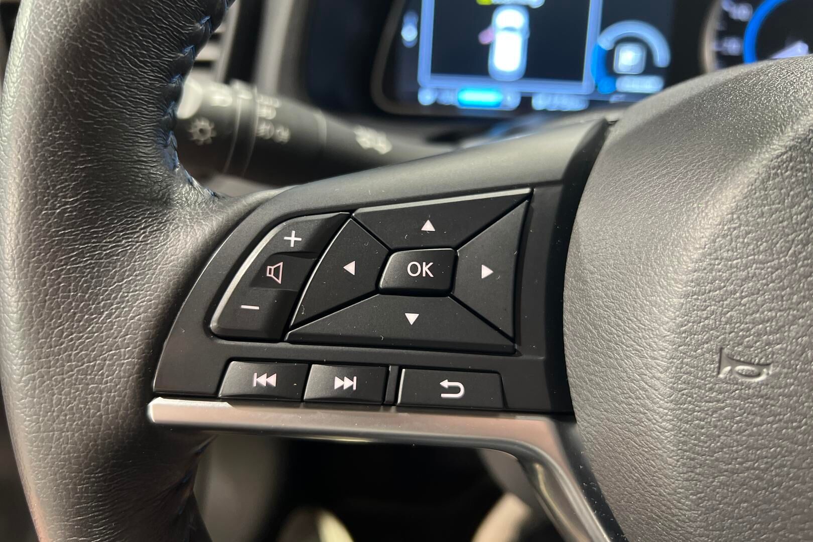 Nissan Leaf iso kuva 16