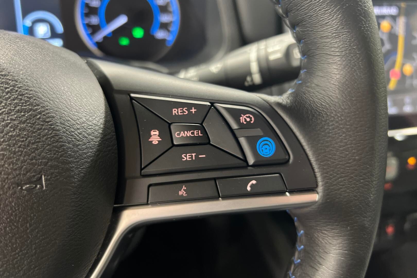 Nissan Leaf iso kuva 17