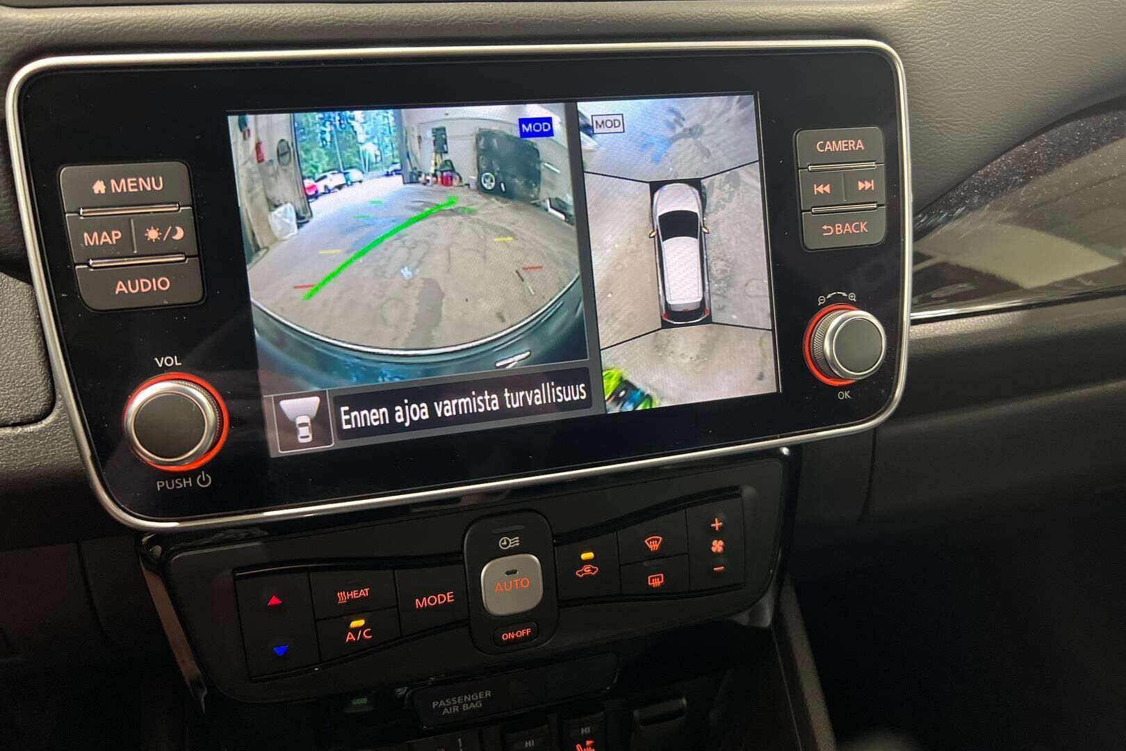 Nissan Leaf iso kuva 24