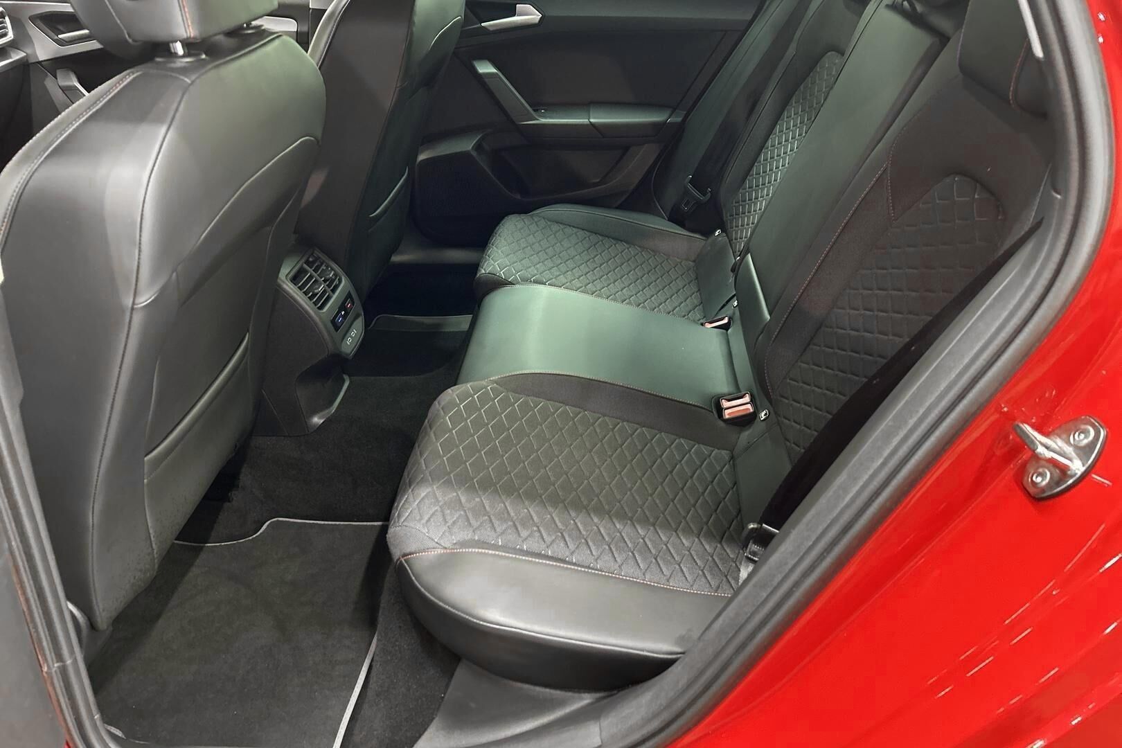 Seat Leon Sportstourer iso kuva 10