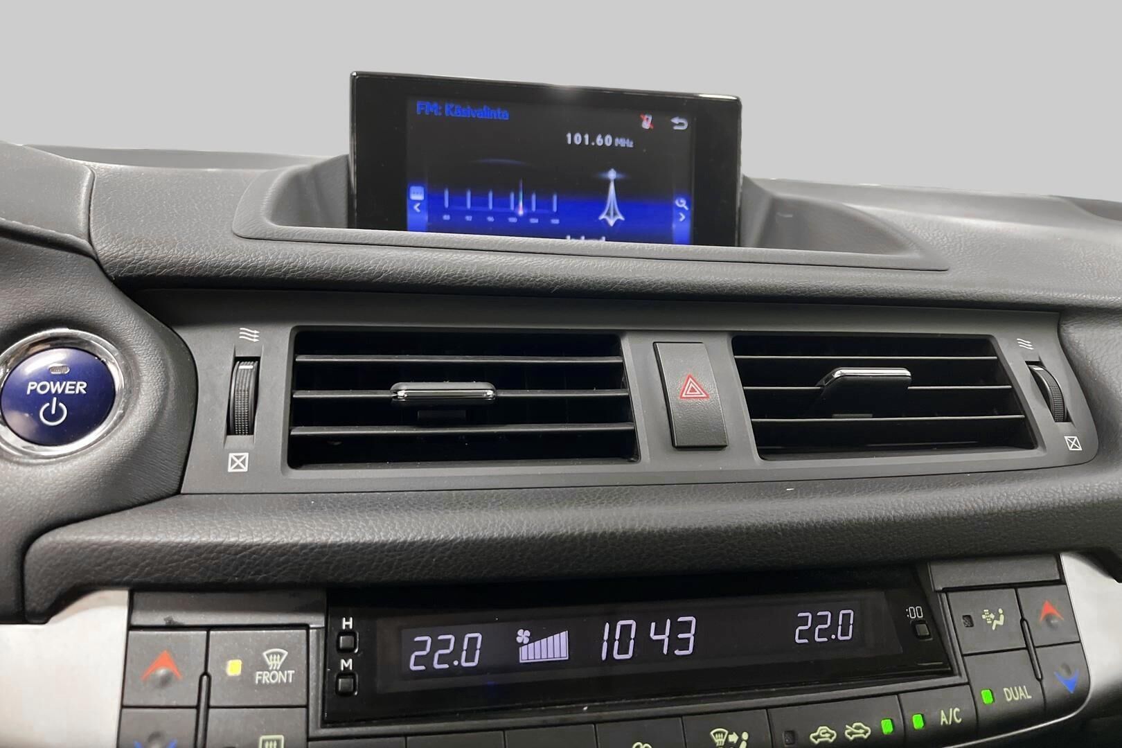 Lexus CT iso kuva 15