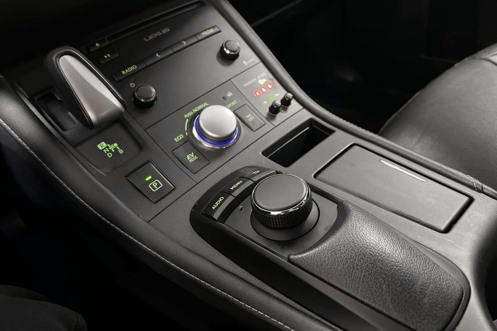 Lexus CT iso kuva 16