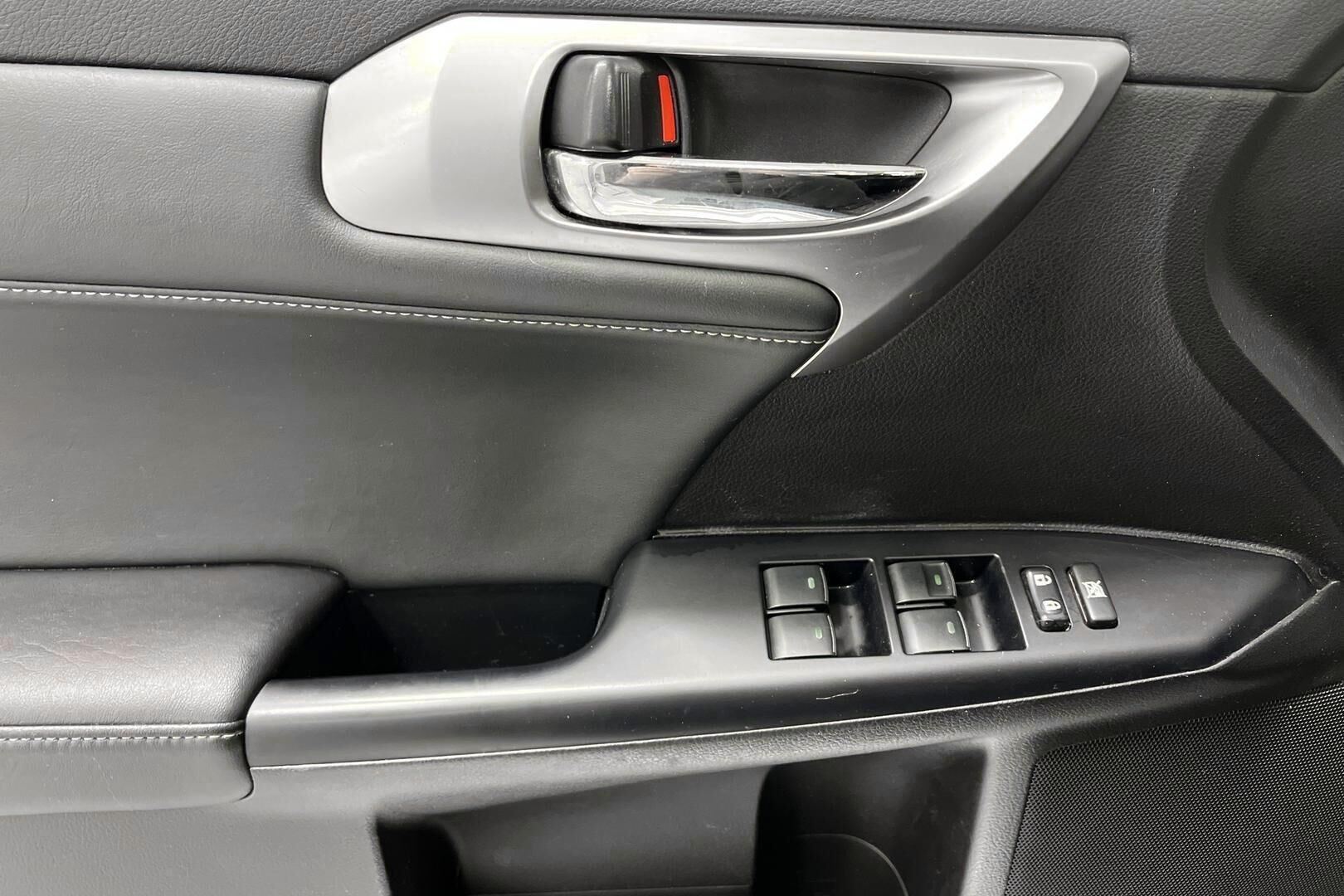 Lexus CT iso kuva 19