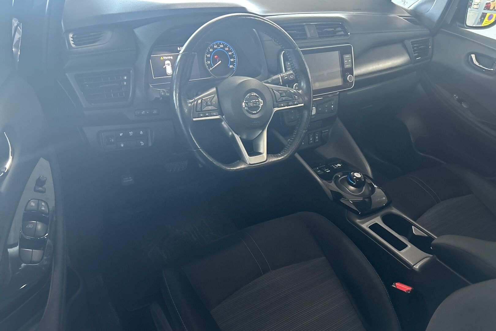 NISSAN LEAF iso kuva 1