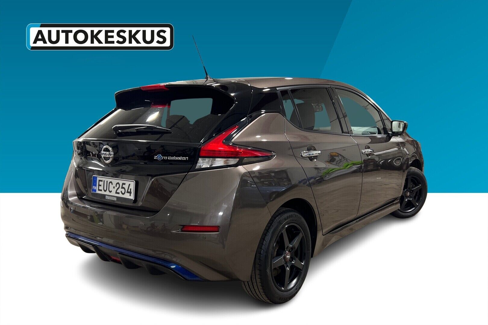 NISSAN LEAF iso kuva 1