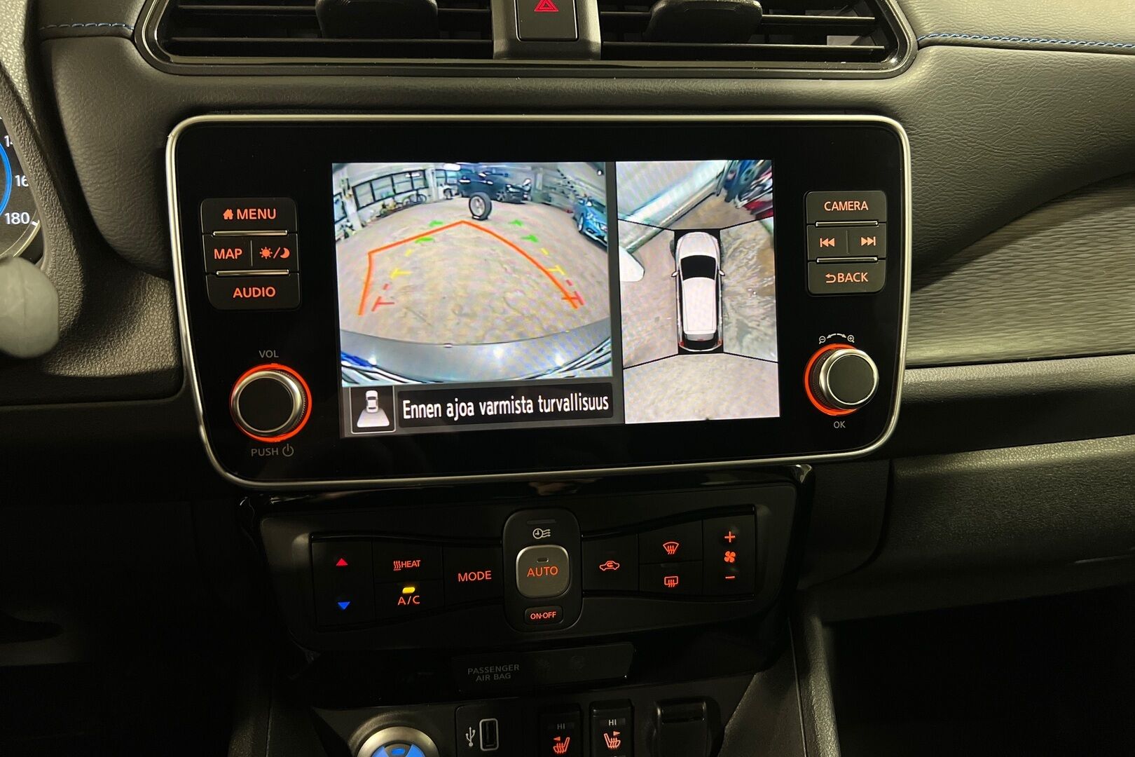 NISSAN LEAF iso kuva 15