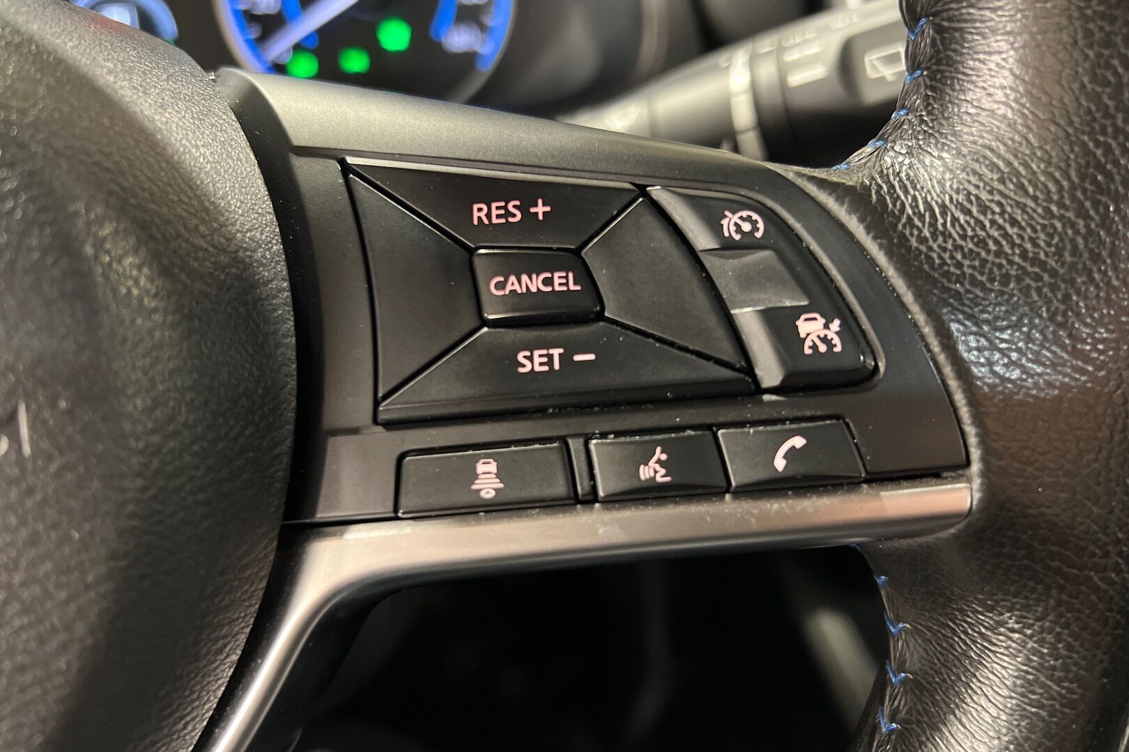 NISSAN LEAF iso kuva 16