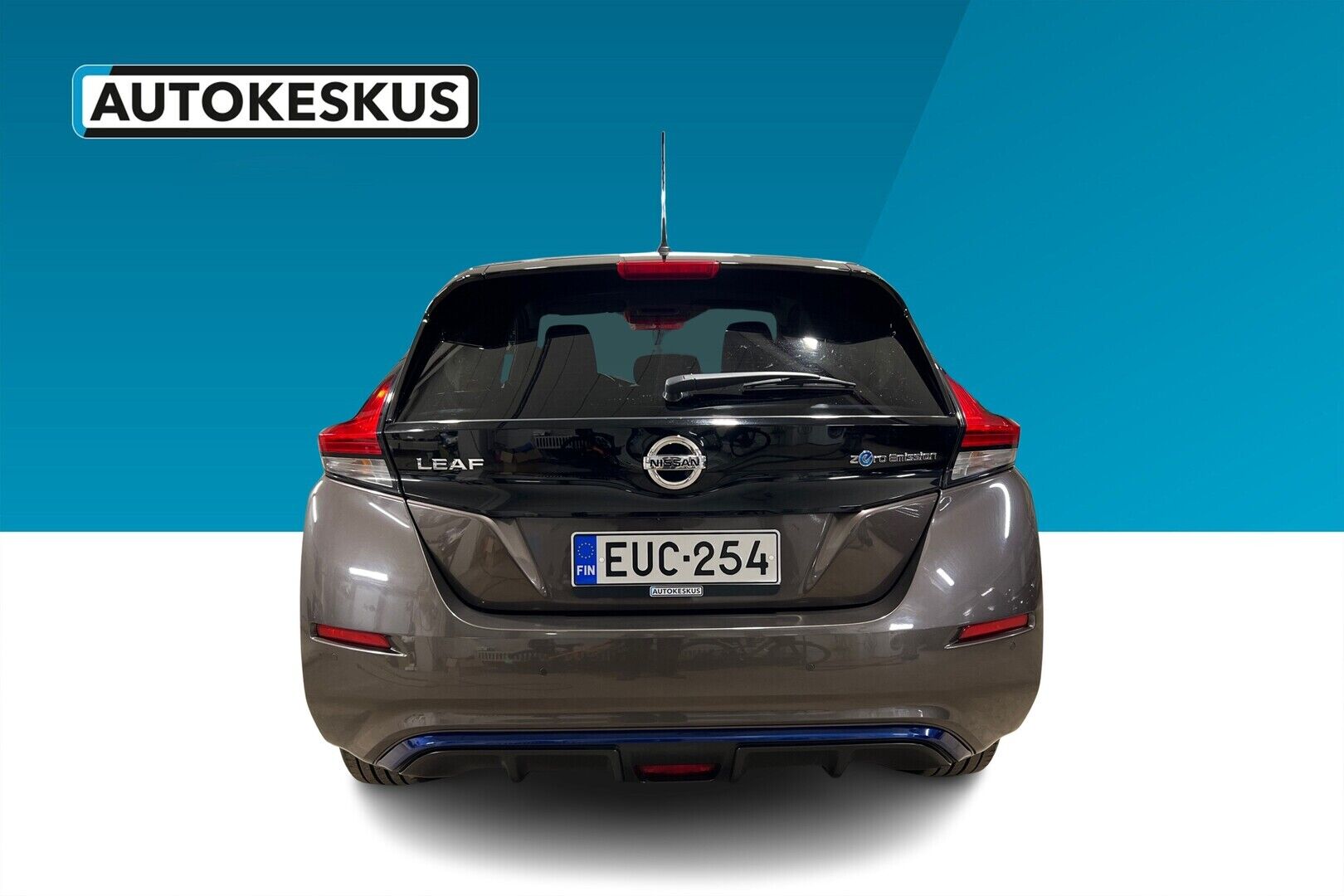 NISSAN LEAF iso kuva 2