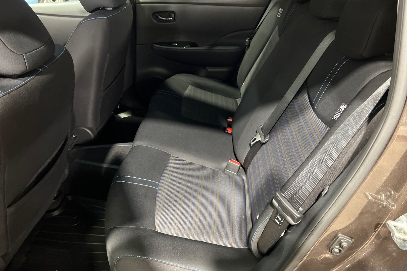 NISSAN LEAF iso kuva 5