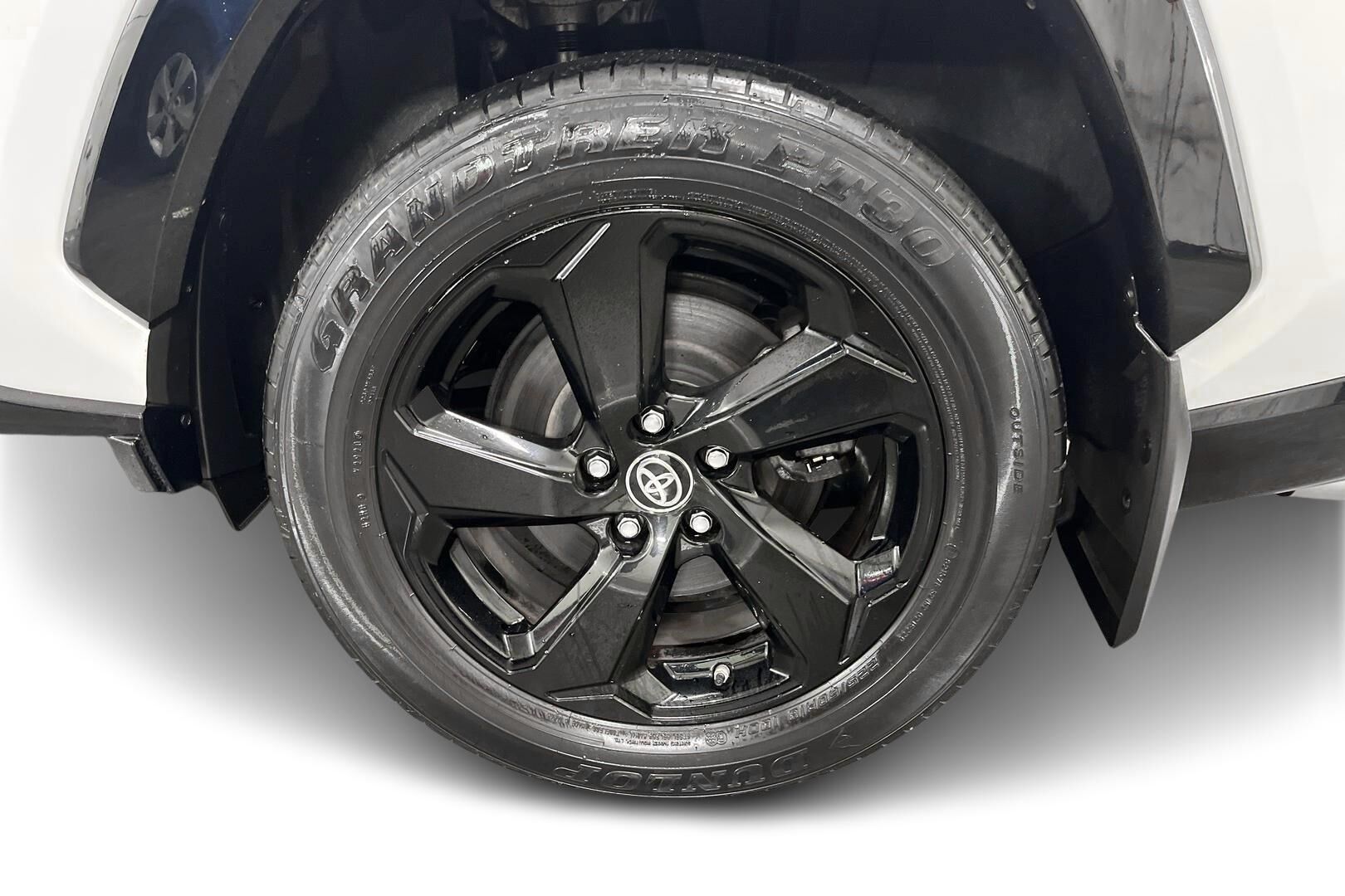Toyota RAV4 iso kuva 9