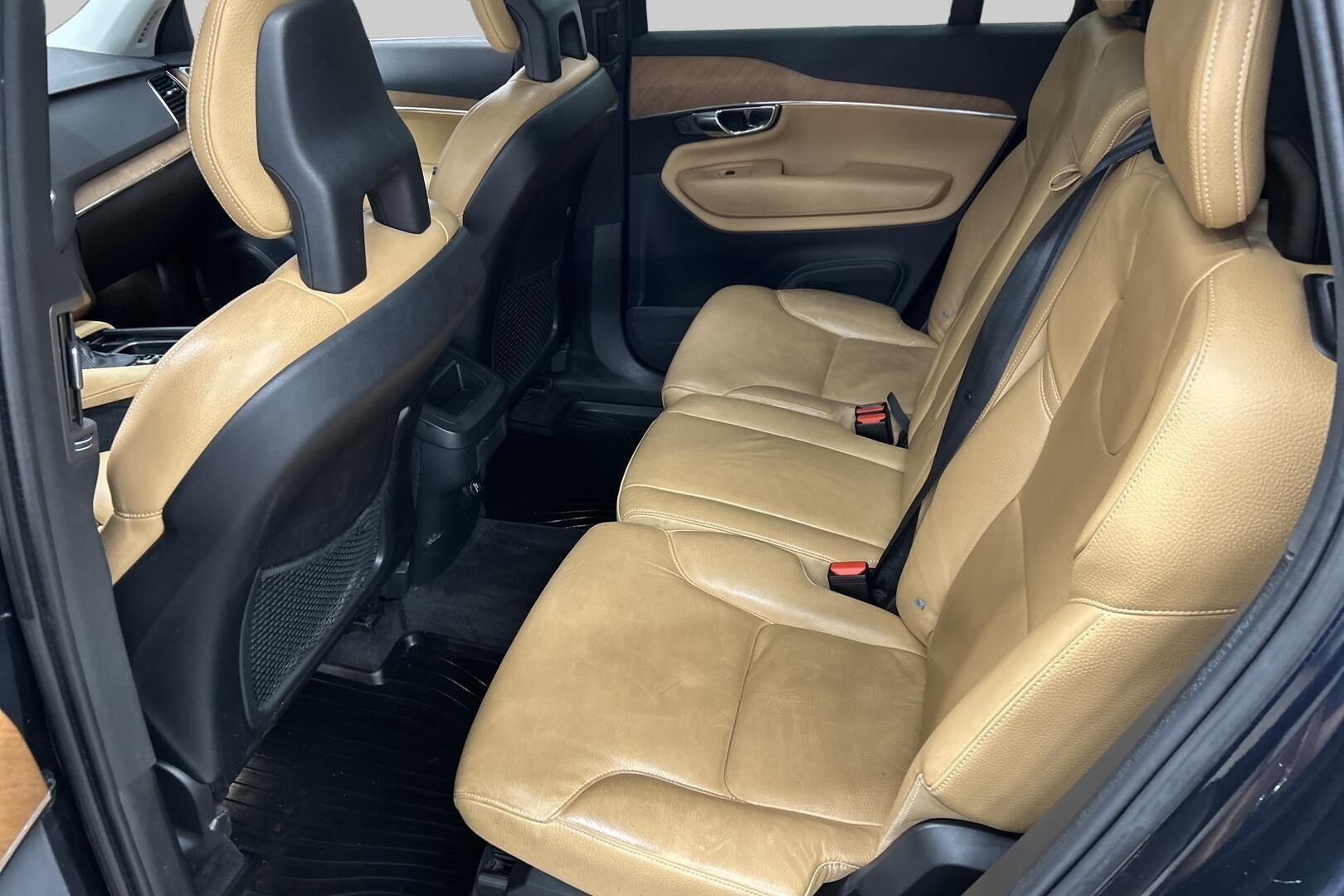 Volvo XC90 iso kuva 9