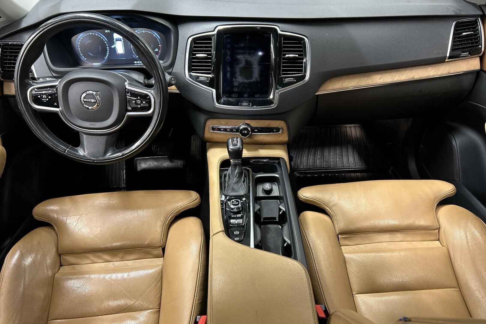 Volvo XC90 iso kuva 10