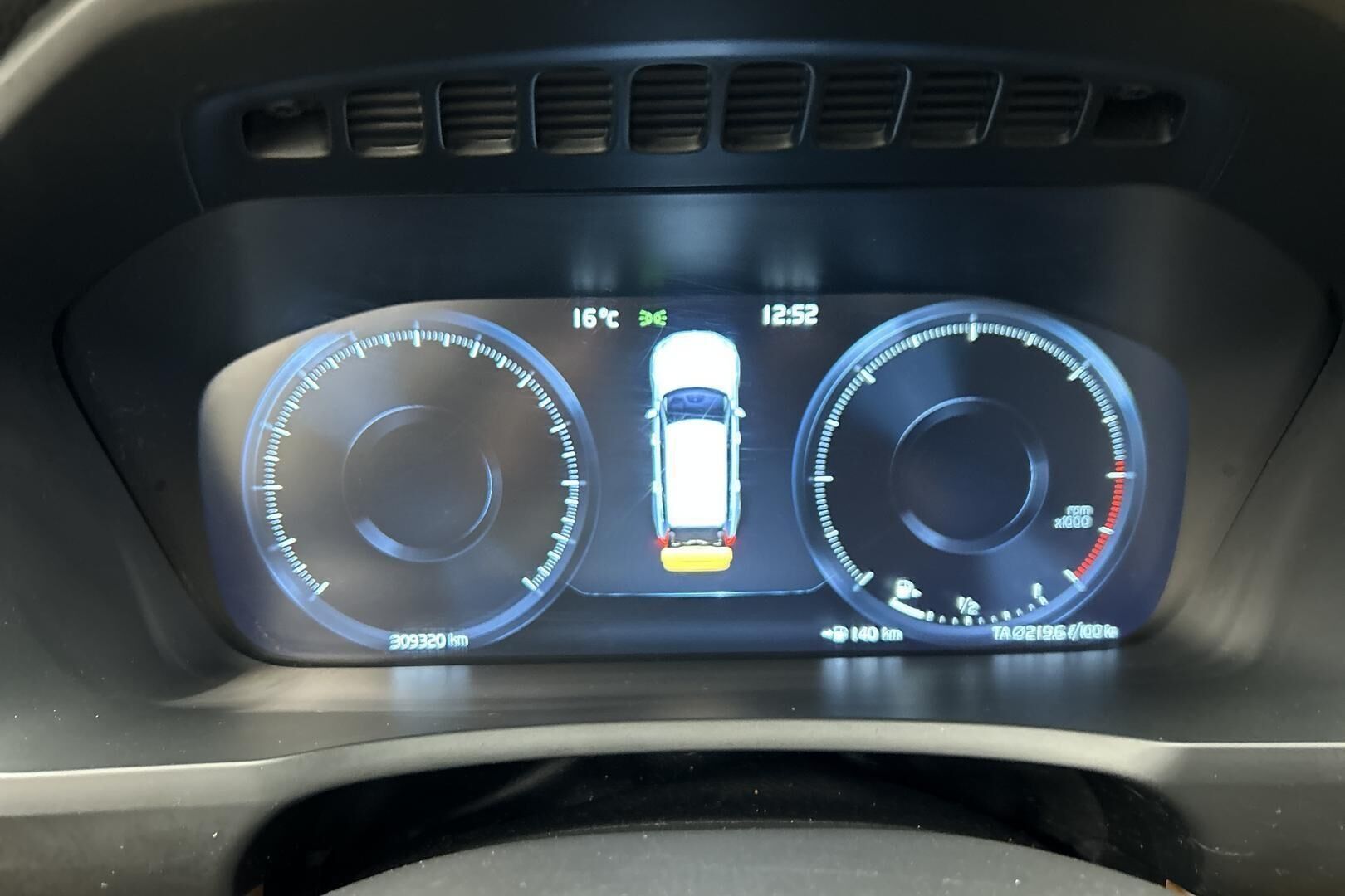 Volvo XC90 iso kuva 13