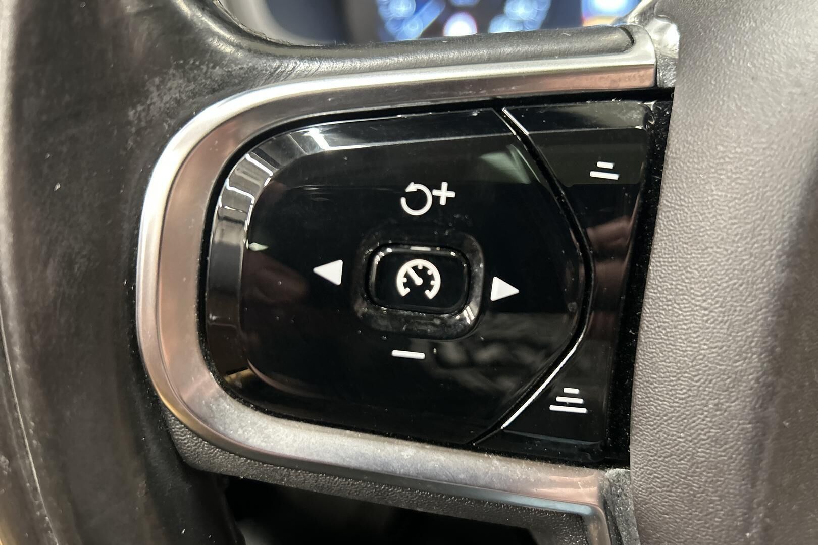 Volvo XC90 iso kuva 18