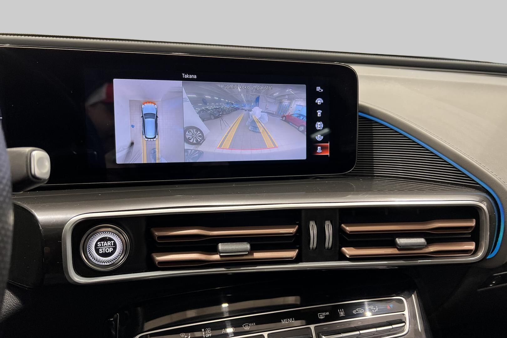 Mercedes-Benz EQC iso kuva 16