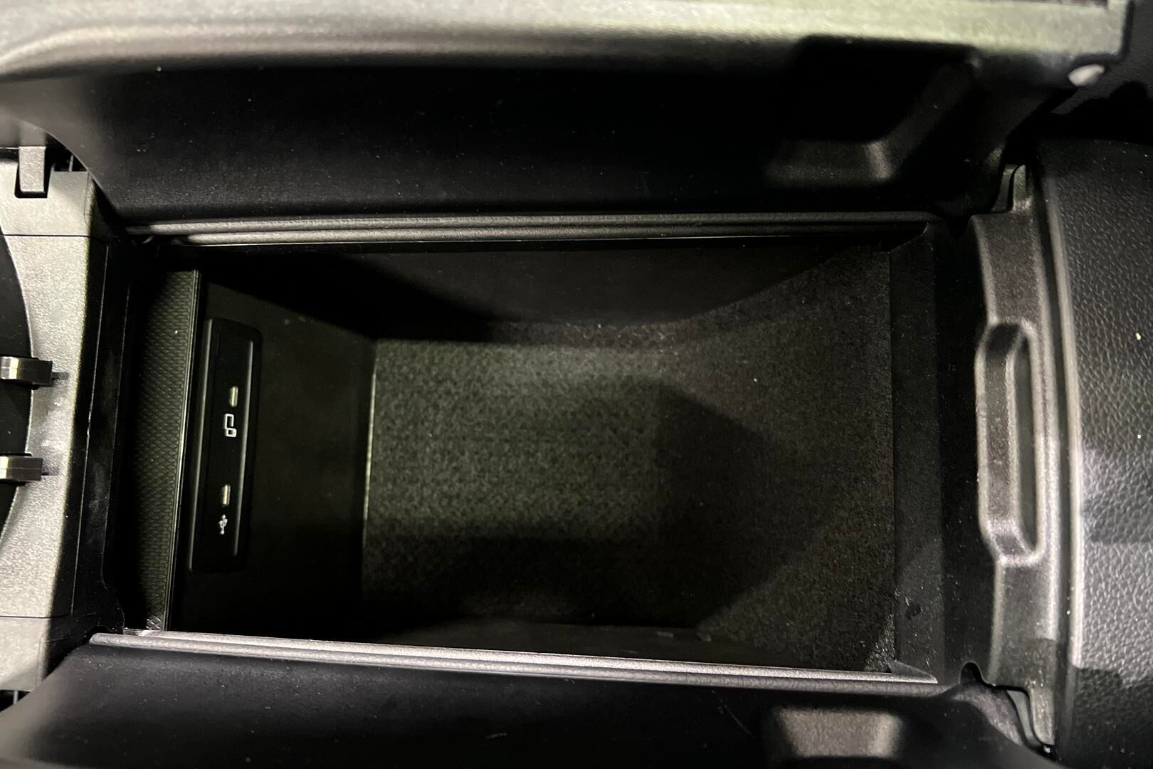 Mercedes-Benz EQC iso kuva 27