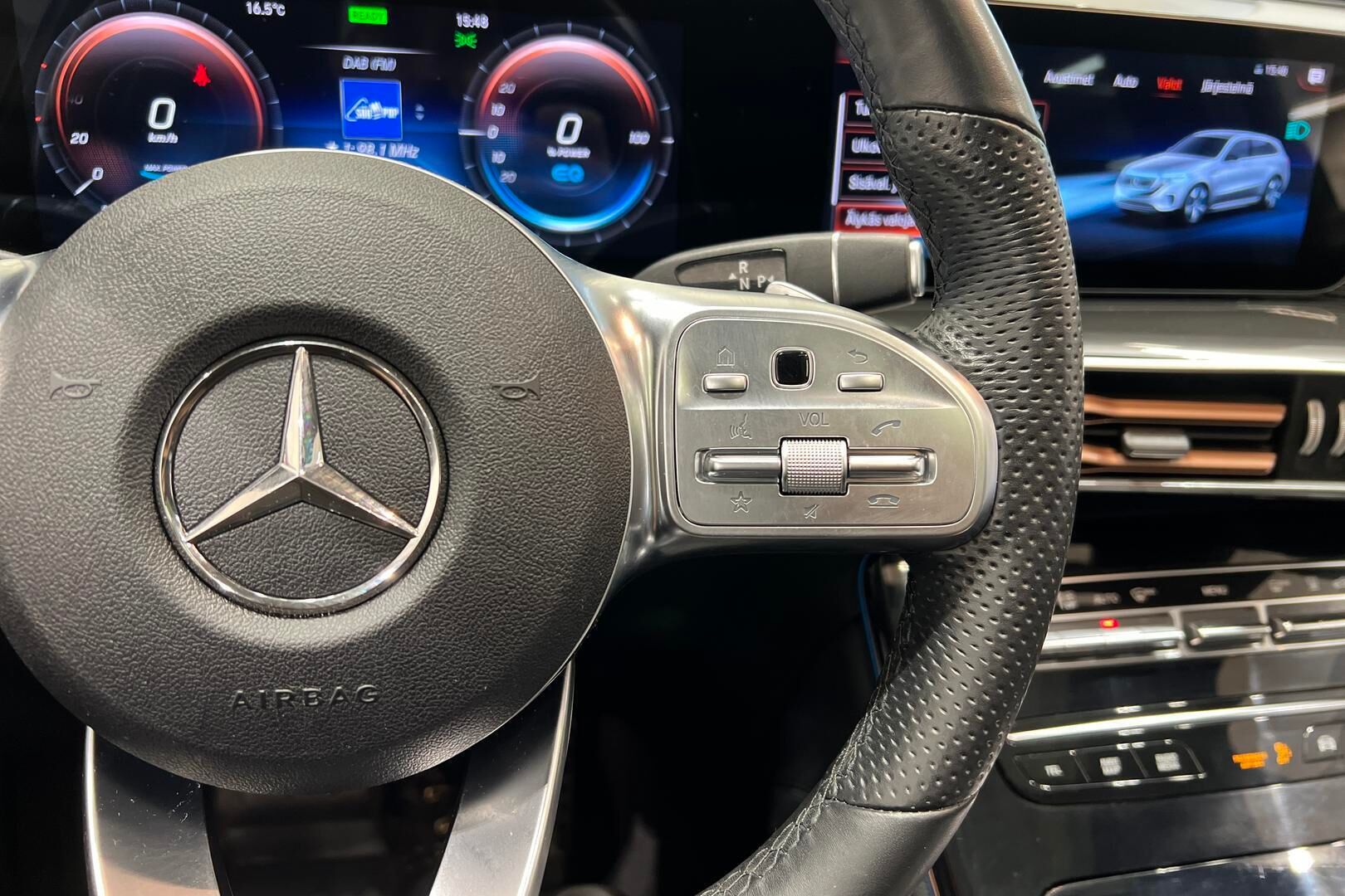 Mercedes-Benz EQC iso kuva 27