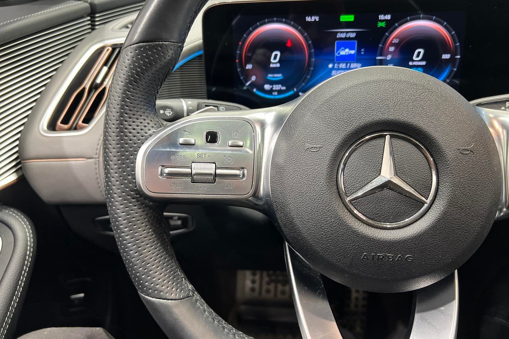 Mercedes-Benz EQC iso kuva 29