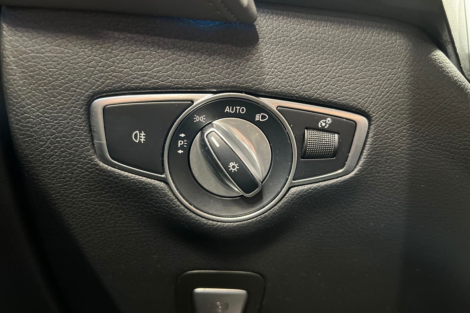 Mercedes-Benz EQC iso kuva 30